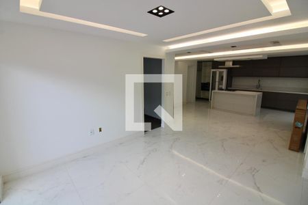 Sala de casa à venda com 4 quartos, 270m² em Camorim, Rio de Janeiro