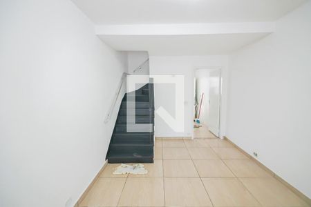 Sala de casa para alugar com 3 quartos, 110m² em Jardim Rizzo, São Paulo