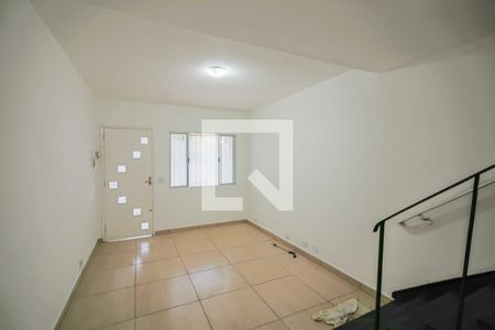 Sala de casa para alugar com 3 quartos, 110m² em Jardim Rizzo, São Paulo