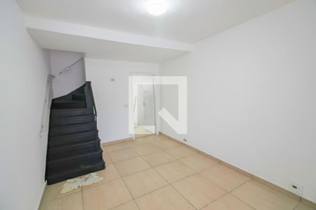 Sala de casa para alugar com 3 quartos, 110m² em Jardim Rizzo, São Paulo