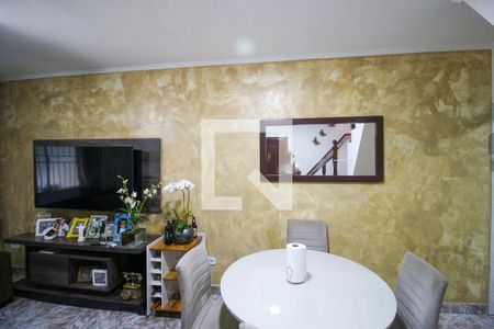 Sala de casa à venda com 3 quartos, 300m² em Vila Carmosina, São Paulo