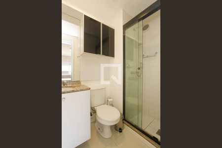 Banheiro suite de apartamento à venda com 2 quartos, 64m² em São Geraldo, Porto Alegre