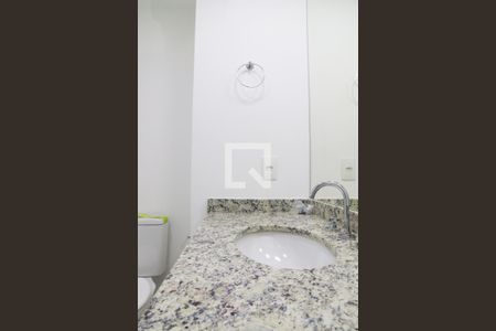 Banheiro de kitnet/studio para alugar com 1 quarto, 25m² em República, São Paulo