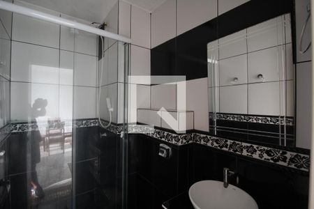 Banheiro de apartamento à venda com 1 quarto, 38m² em Rubem Berta, Porto Alegre