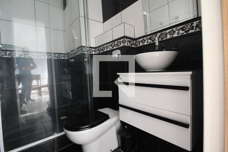 Banheiro de apartamento à venda com 1 quarto, 38m² em Rubem Berta, Porto Alegre