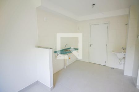 Sala / Cozinha de apartamento para alugar com 2 quartos, 32m² em Jardim Celeste, São Paulo