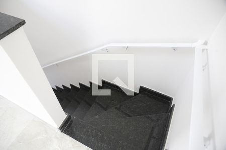 Escada de apartamento para alugar com 2 quartos, 60m² em Sítio do Campo, Praia Grande
