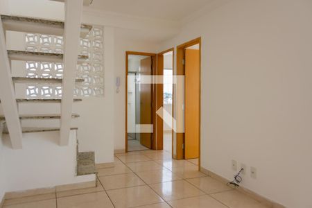 Sala de apartamento à venda com 2 quartos, 80m² em Nacional, Contagem