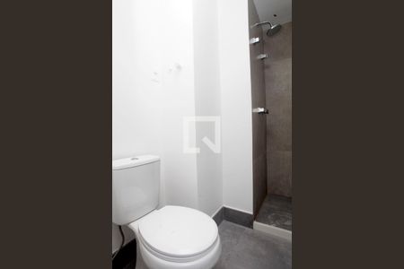 Banheiro de kitnet/studio à venda com 1 quarto, 27m² em Centro Histórico, Porto Alegre