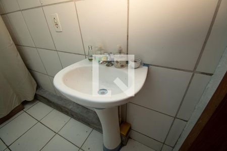 Banheiro  de apartamento à venda com 2 quartos, 55m² em São Miguel, São Leopoldo