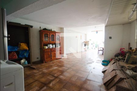 Casa à venda com 552m², 5 quartos e 3 vagas Casa à venda com 552m², 5 quartos e 3 vagasQuintal