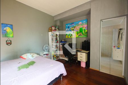 Casa à venda com 552m², 5 quartos e 3 vagas Casa à venda com 552m², 5 quartos e 3 vagasQuarto 3