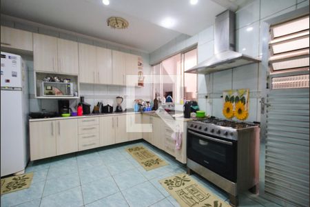 Casa à venda com 552m², 5 quartos e 3 vagas Casa à venda com 552m², 5 quartos e 3 vagasCozinha