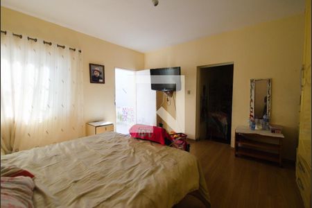 Casa à venda com 552m², 5 quartos e 3 vagas Casa à venda com 552m², 5 quartos e 3 vagasQuarto 2