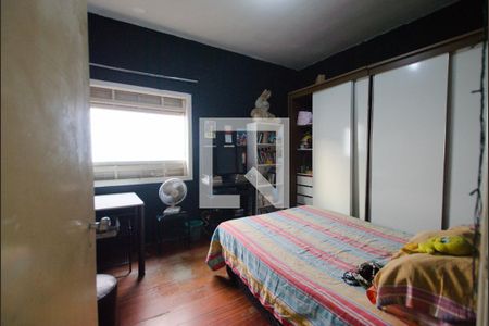 Casa à venda com 552m², 5 quartos e 3 vagas Casa à venda com 552m², 5 quartos e 3 vagasQuarto 4