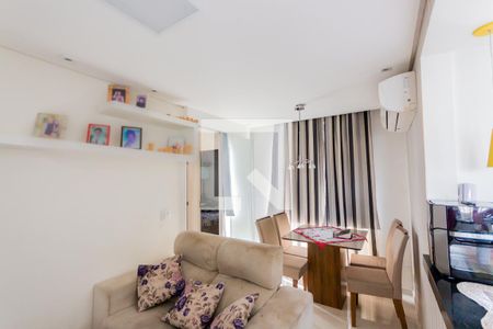 Sala de apartamento para alugar com 2 quartos, 50m² em Vila Palmares, Santo André