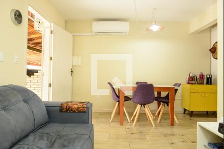 Sala de casa de condomínio à venda com 3 quartos, 65m² em Igara, Canoas