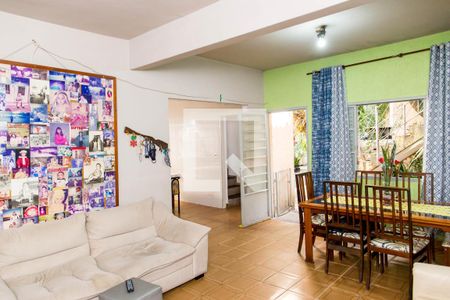 Sala de Estar de casa à venda com 3 quartos, 199m² em Taboão, Diadema