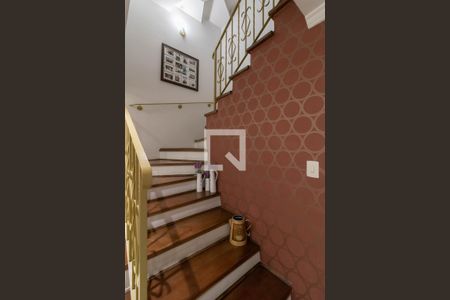 Escada de casa à venda com 4 quartos, 205m² em Jardim Santa Mena, Guarulhos