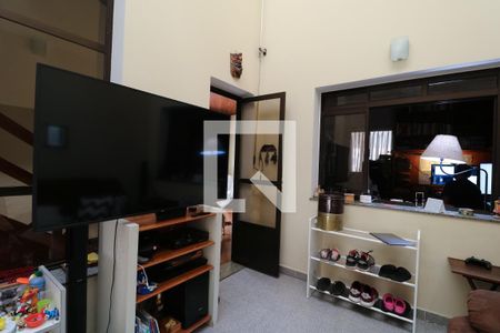 Sala de TV de casa de condomínio à venda com 3 quartos, 232m² em Jardim Olympia, São Paulo