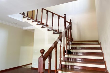 Escada de casa à venda com 3 quartos, 293m² em Padroeira, Osasco