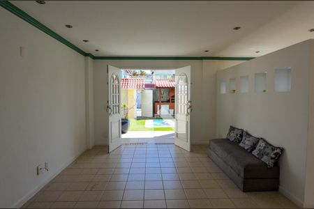Sala de casa de condomínio à venda com 4 quartos, 318m² em Recreio dos Bandeirantes, Rio de Janeiro