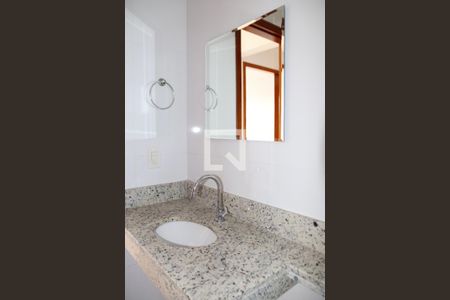 Banheiro de apartamento à venda com 2 quartos, 46m² em Vila Mazzei, São Paulo