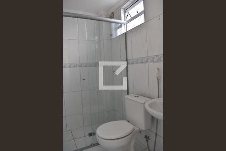 Banheiro de apartamento para alugar com 1 quarto, 35m² em Portão, Curitiba