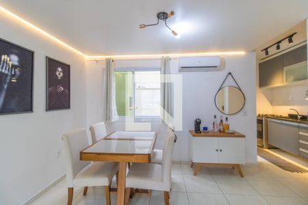 Sala de casa de condomínio à venda com 2 quartos, 78m² em Niterói, Canoas