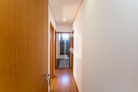 Corredor de apartamento para alugar com 3 quartos, 74m² em Renascença, Belo Horizonte