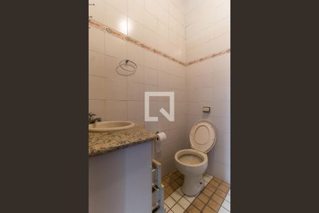 Casa para alugar com 350m², 2 quartos e 10 vagas Casa para alugar com 350m², 2 quartos e 10 vagasBanheiro de Serviço