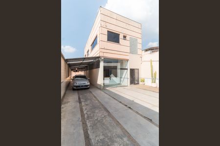 Casa para alugar com 350m², 2 quartos e 10 vagas Casa para alugar com 350m², 2 quartos e 10 vagasGaragem/Fachada Salão Comercial