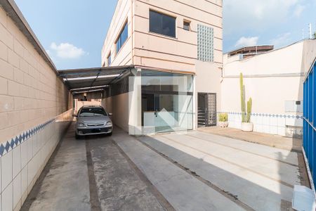 Casa para alugar com 350m², 2 quartos e 10 vagas Casa para alugar com 350m², 2 quartos e 10 vagasGaragem/Fachada Salão Comercial