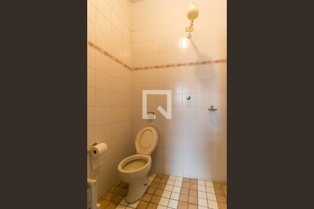 Casa para alugar com 350m², 2 quartos e 10 vagas Casa para alugar com 350m², 2 quartos e 10 vagasBanheiro de Serviço