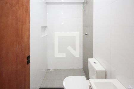 Banheiro de kitnet/studio para alugar com 1 quarto, 29m² em Vila Paulo Silas, São Paulo