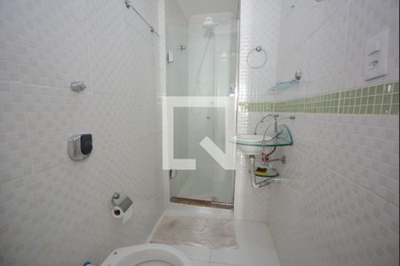 Banheiro de kitnet/studio para alugar com 1 quarto, 30m² em Botafogo, Rio de Janeiro