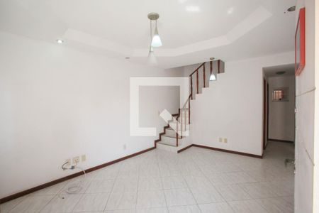 Sala de casa de condomínio à venda com 3 quartos, 182m² em Tanque, Rio de Janeiro