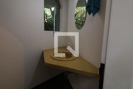 Lavabo de casa para alugar com 5 quartos, 420m² em Butantã, São Paulo