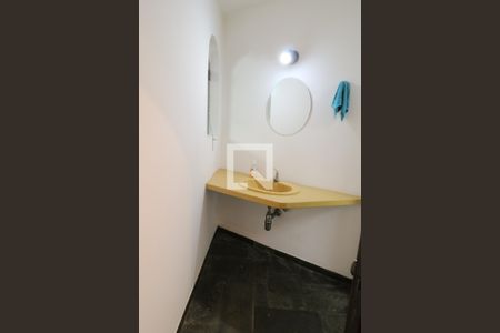 Lavabo de casa para alugar com 5 quartos, 420m² em Butantã, São Paulo
