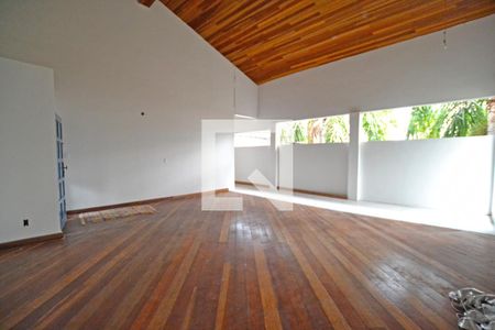 Sala de casa à venda com 3 quartos, 200m² em Cristal, Porto Alegre