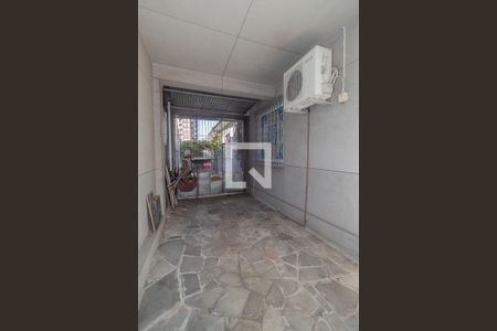 Casa à venda com 250m², 4 quartos e 3 vagas Casa à venda com 250m², 4 quartos e 3 vagasGaragem