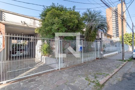 Casa à venda com 250m², 4 quartos e 3 vagas Casa à venda com 250m², 4 quartos e 3 vagasFachada