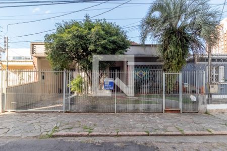 Casa à venda com 250m², 4 quartos e 3 vagas Casa à venda com 250m², 4 quartos e 3 vagasFachada