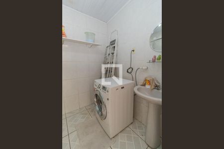 Casa à venda com 250m², 4 quartos e 3 vagas Casa à venda com 250m², 4 quartos e 3 vagasLavanderia / Banheiro fundos