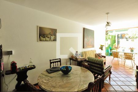Sala de casa à venda com 4 quartos, 200m² em Vila Nova Conceição, São Paulo