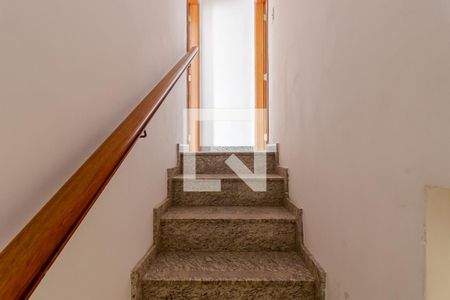 Escadas de casa à venda com 3 quartos, 170m² em Parque Fongaro, São Paulo