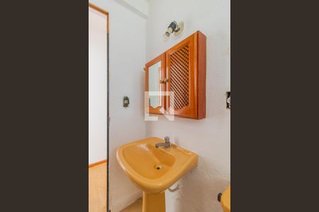 Banheiro de apartamento à venda com 1 quarto, 52m² em Santa Tereza, Porto Alegre