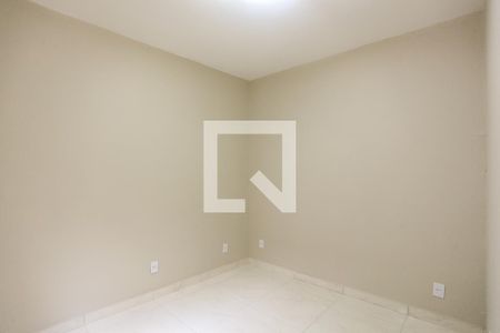 Quarto de kitnet/studio para alugar com 1 quarto, 28m² em Vila das Oliveiras, Taboão da Serra