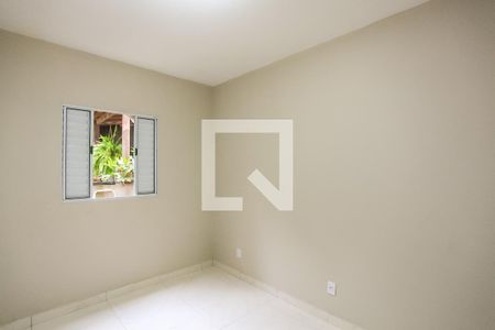 Quarto de kitnet/studio para alugar com 1 quarto, 28m² em Vila das Oliveiras, Taboão da Serra