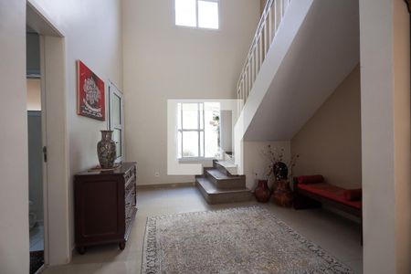 Corredor de acesso de casa de condomínio para alugar com 4 quartos, 480m² em Bosque do Vianna, Cotia